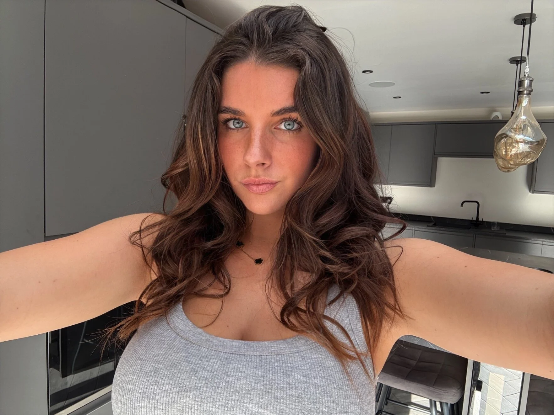 Bunny Rose 🐰🌹❤️