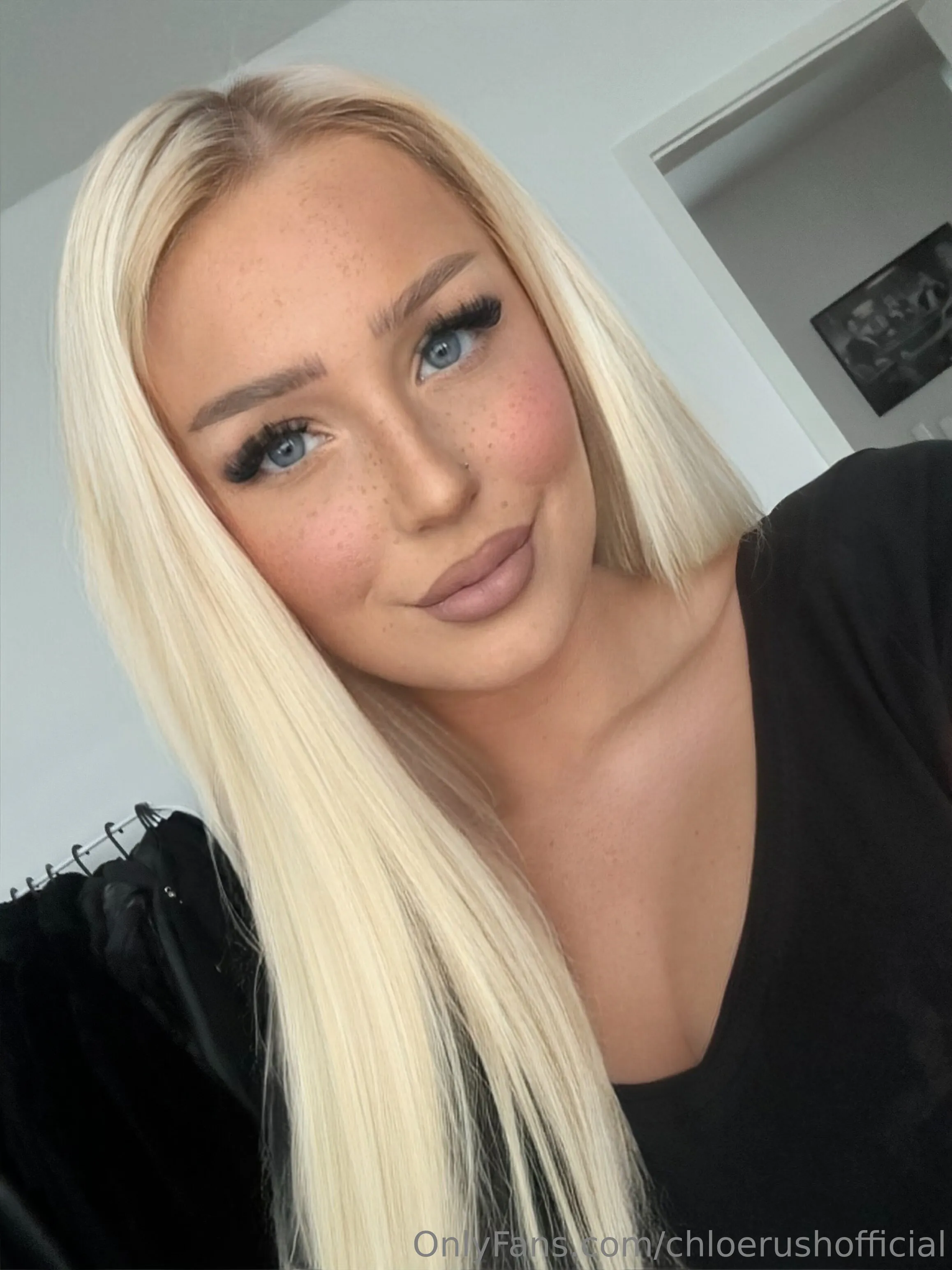 𝐂𝐡𝐥𝐨𝐞 𝐑𝐮𝐬𝐡