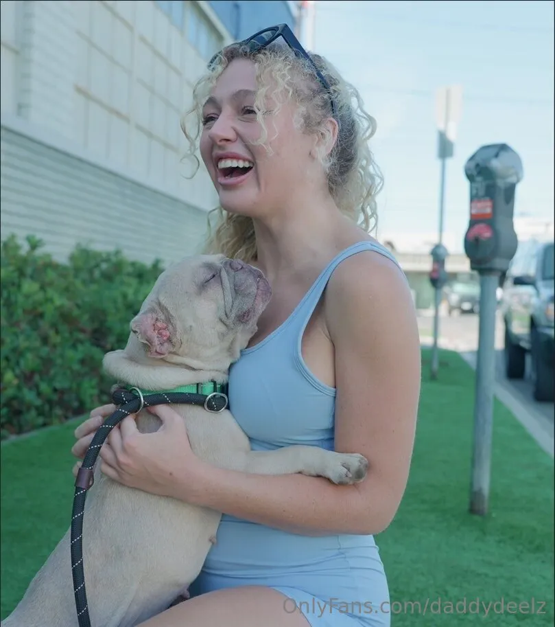 Deelz 🌸💕 (YOUR FAVORITE NAUGHTY BLONDIE)