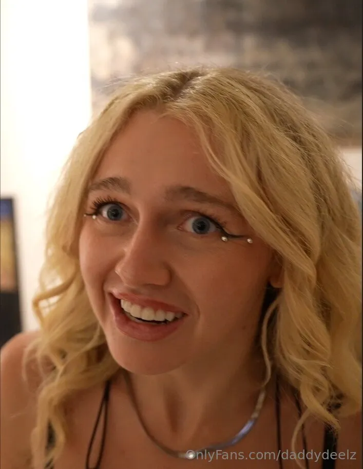 Deelz 🌸💕 (YOUR FAVORITE NAUGHTY BLONDIE)