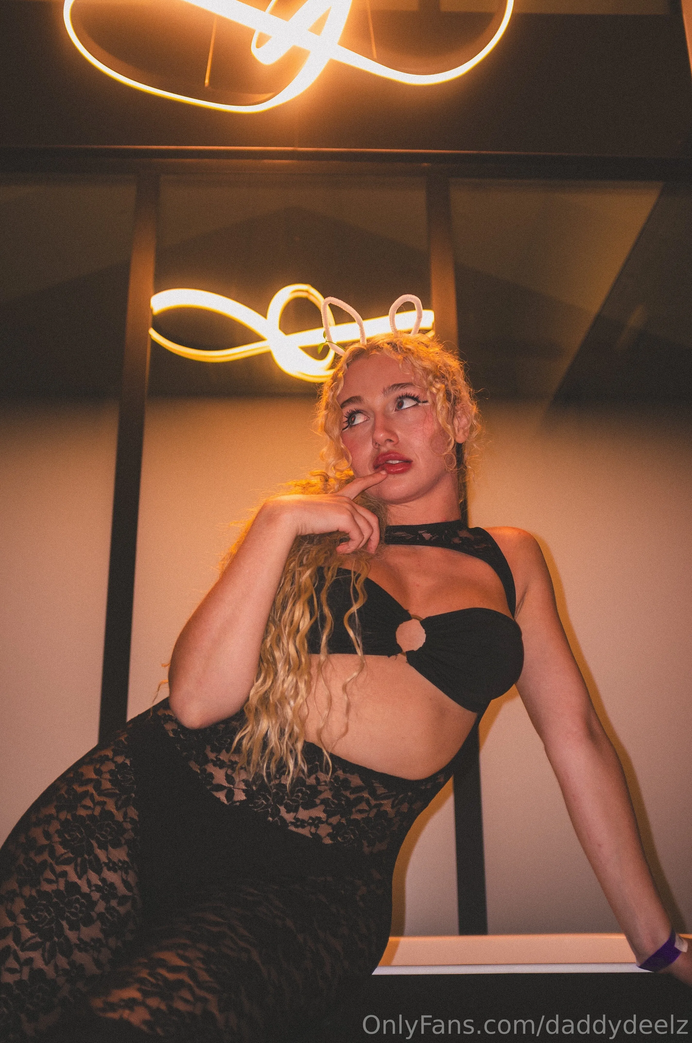 Deelz 🌸💕 (YOUR FAVORITE NAUGHTY BLONDIE)