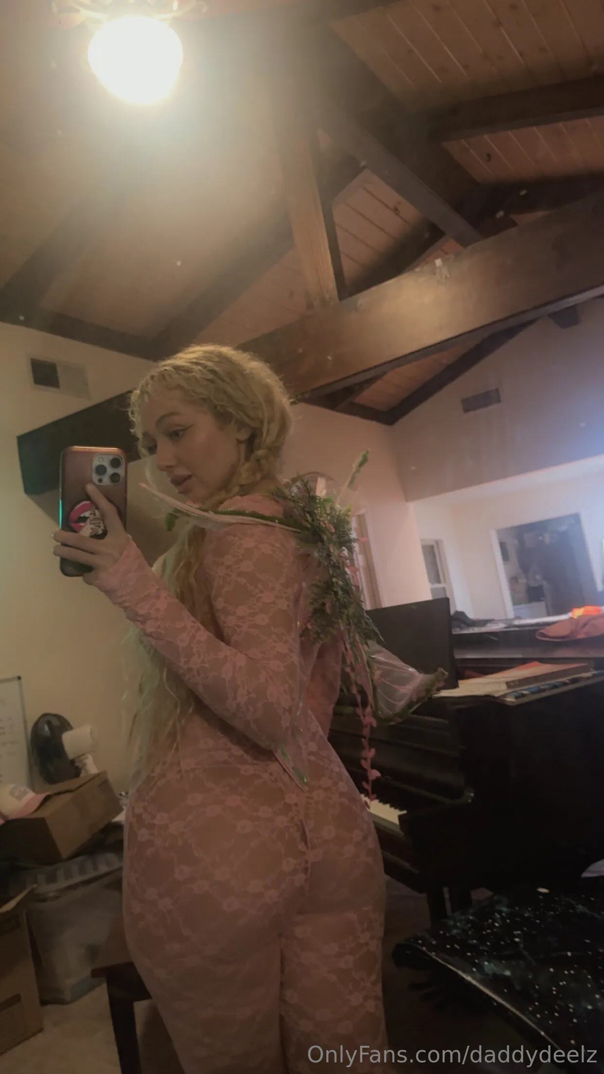 Deelz 🌸💕 (YOUR FAVORITE NAUGHTY BLONDIE)