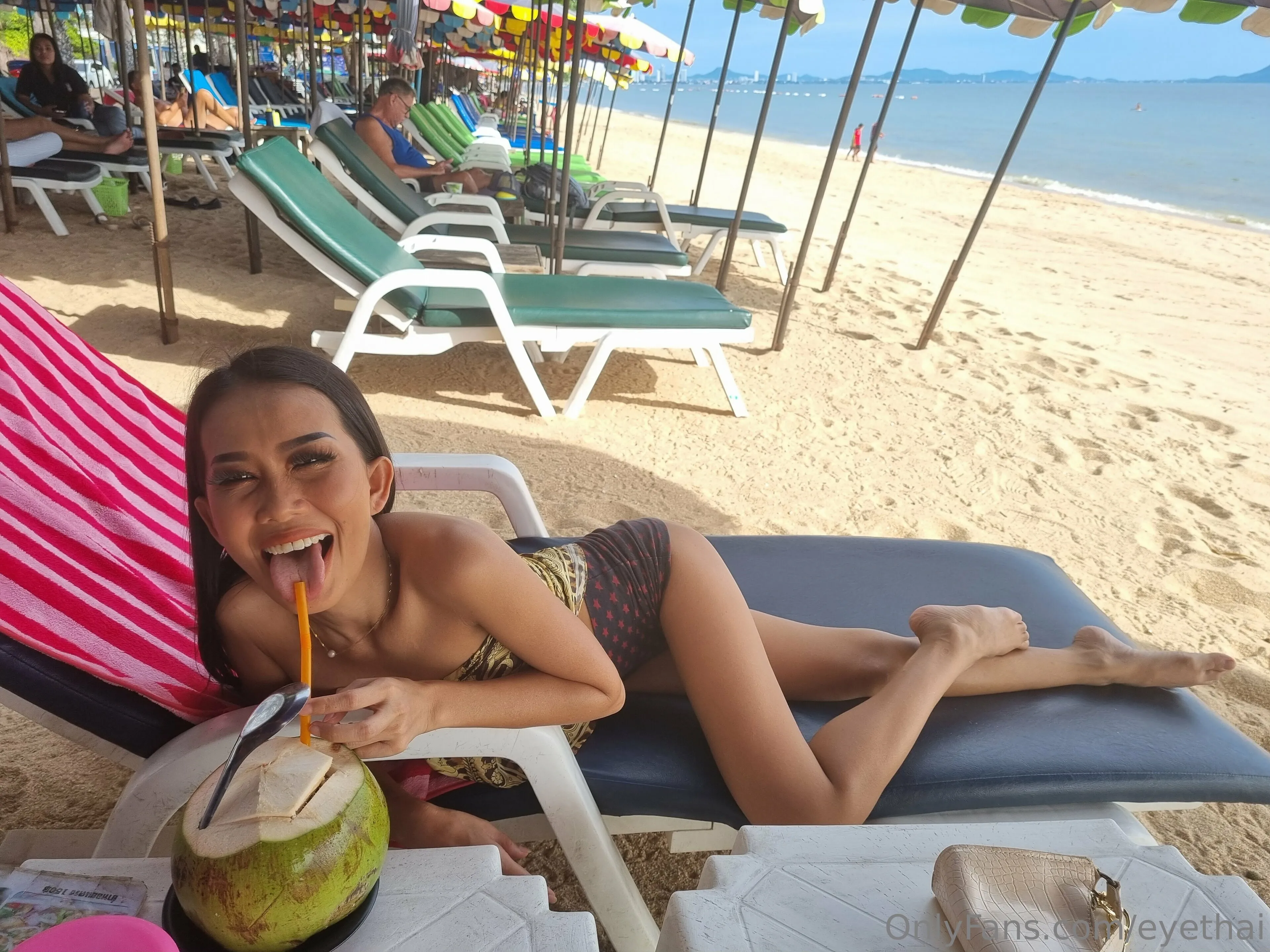 ☆ 𝔼𝕐𝔼 𝕋ℍ𝔸𝕀 ☆