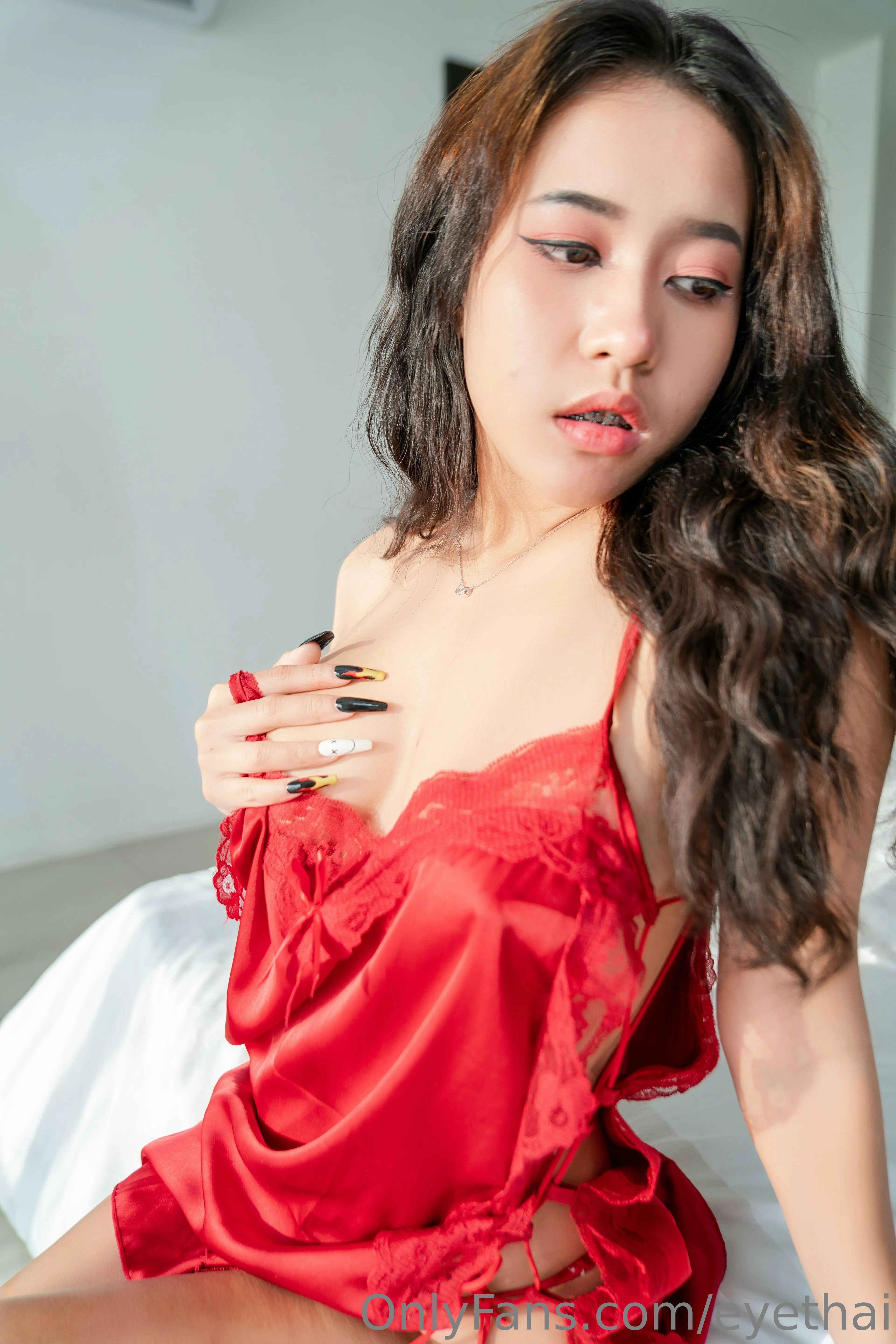 ☆ 𝔼𝕐𝔼 𝕋ℍ𝔸𝕀 ☆