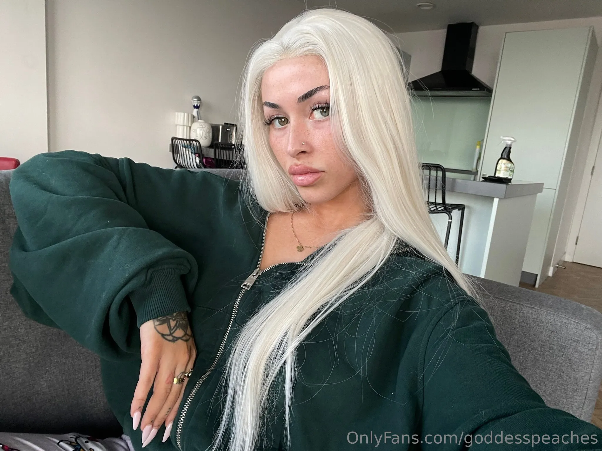 🟢Hairy BBW MlLF🍑Breed Step Mom Peach🍑