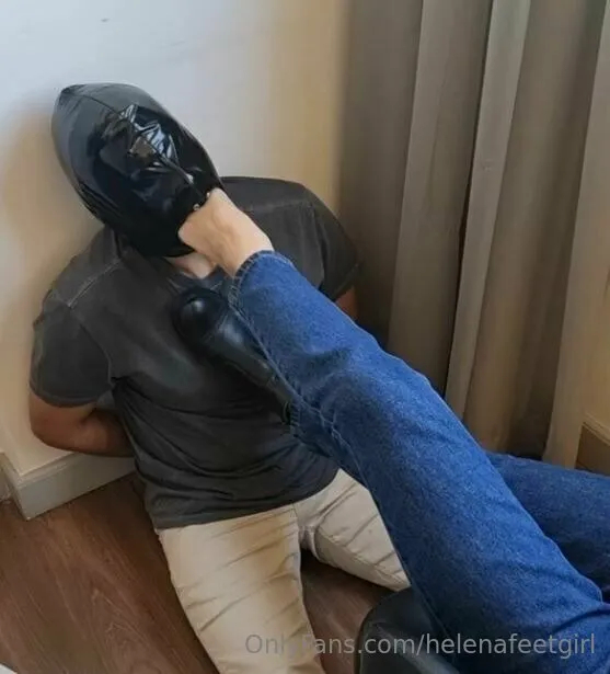 Helena Feet Girl