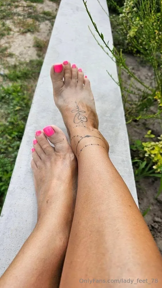 lady_feet_78