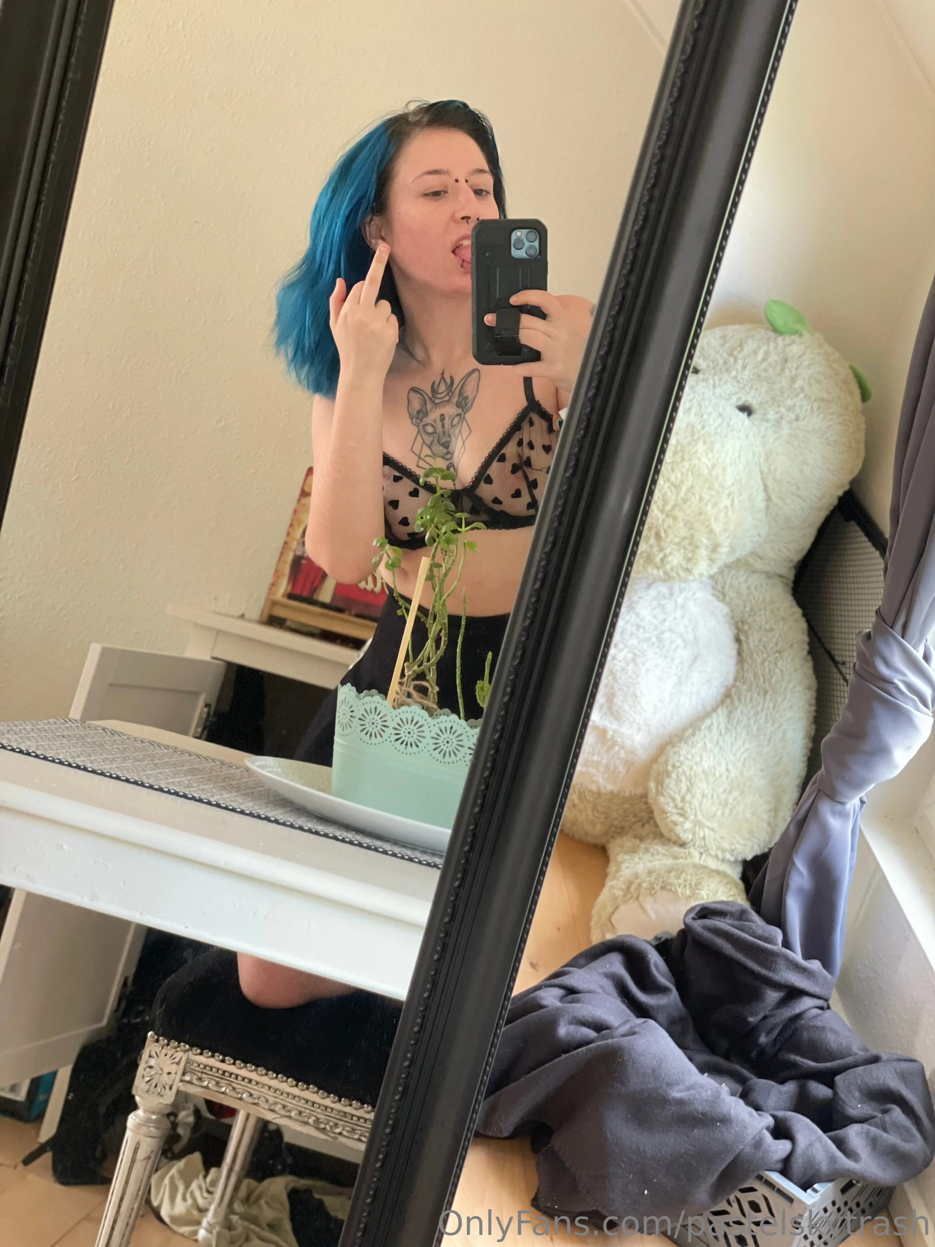 Sky Victoria 🖤 ONLINE 🟢