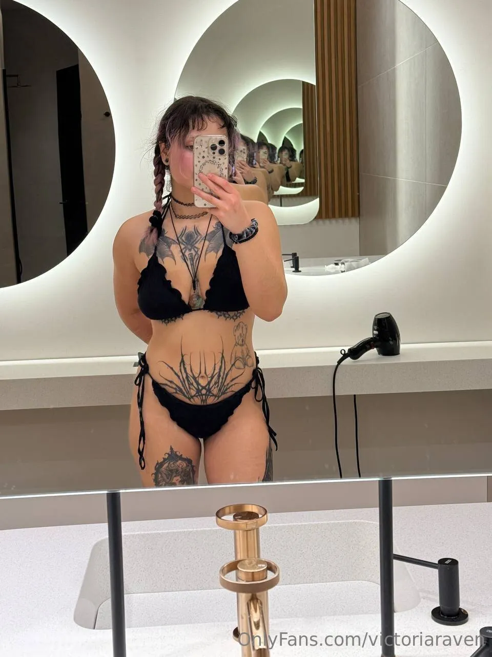 Alisha Victoria Raven